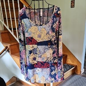 👚LuLaRoe Blue and Pink Floral Top
